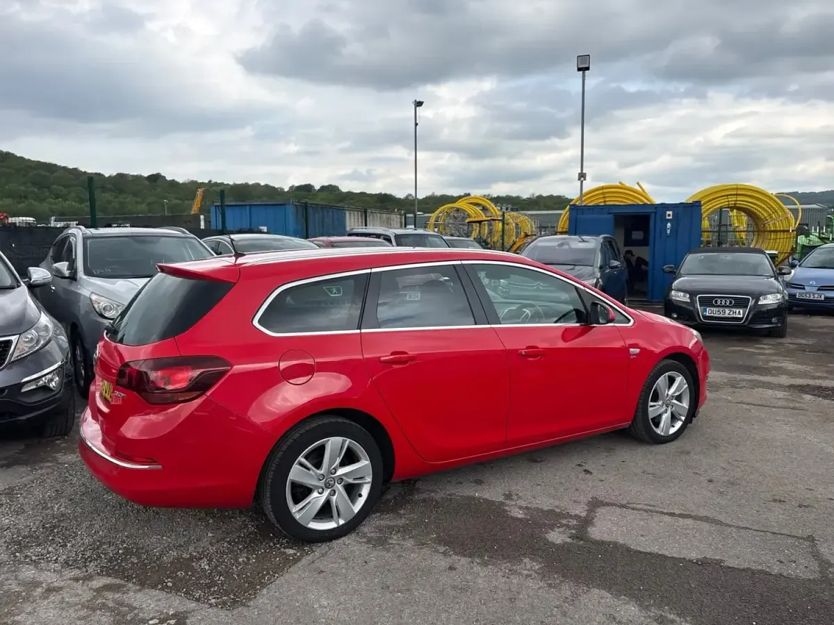 Second-hand Vauxhall Astra SRi 2013 Roșu Break