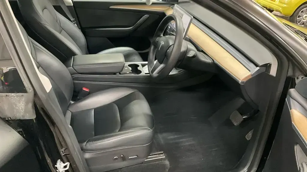 Used Tesla Model Y Long Range AWD 378 kW (514 HP) 2022 Black SUV