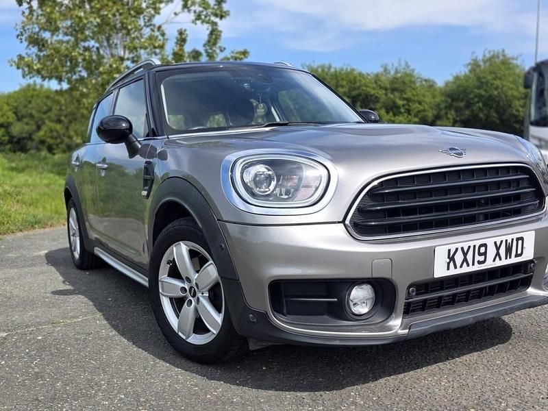 Begagnad Mini Cooper Classic 136 HK (100 kW) 2019 Silver Halvkombi