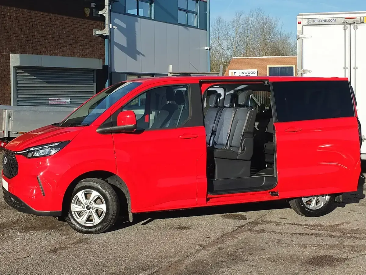 Used Ford Tourneo Custom Zetec 136 HP (100 kW) 2024 Red Van