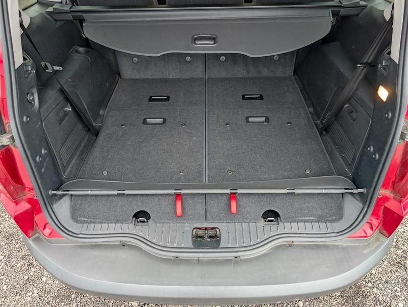 Used Ford S-MAX Titanium 140 HP (102 kW) 2015 Red MPV