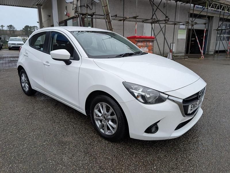 Used Mazda 2 2015 White Hatchback