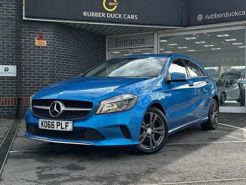 Used Mercedes A180 122 HP (89 kW) 2017 Blue Hatchback