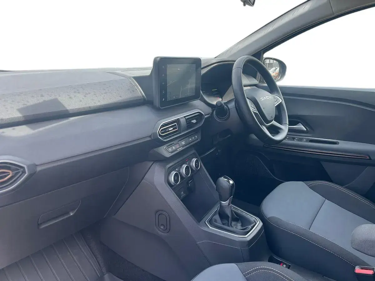 Used Dacia Jogger Extreme 141 HP (103 kW) 2025 Grey MPV