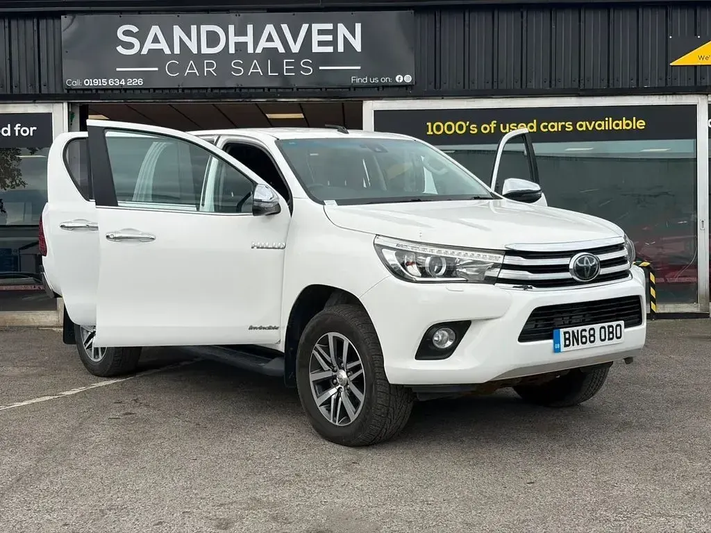 Used Toyota HiLux 150 HP (110 kW) 2018 White Pickup