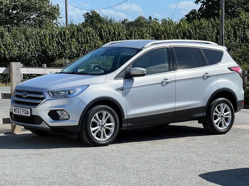 Usado Ford Kuga Titanium 120 HP (88 kW) 2017 Prateado SUV