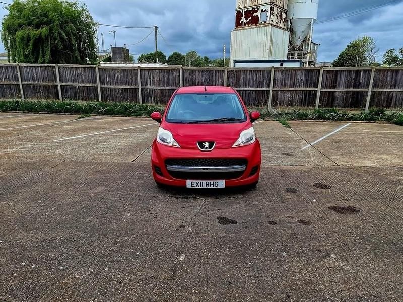 Used Peugeot 107 68 HP (50 kW) 2011 Red Hatchback