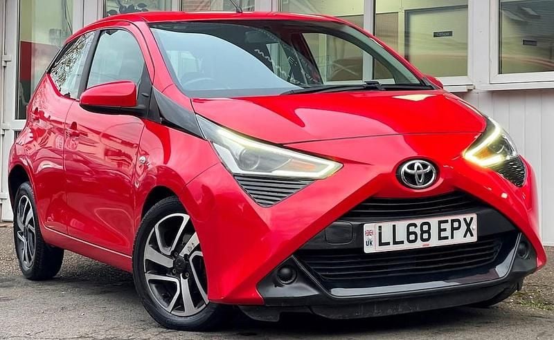 Used Toyota Aygo X-play 71 HP (52 kW) 2018 Red Hatchback
