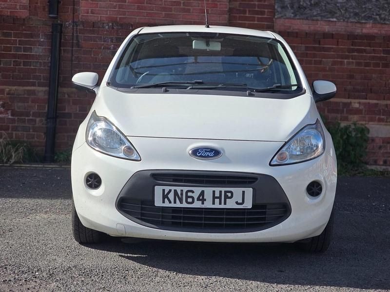 Used Ford Ka 69 HP (50 kW) 2014 White Hatchback