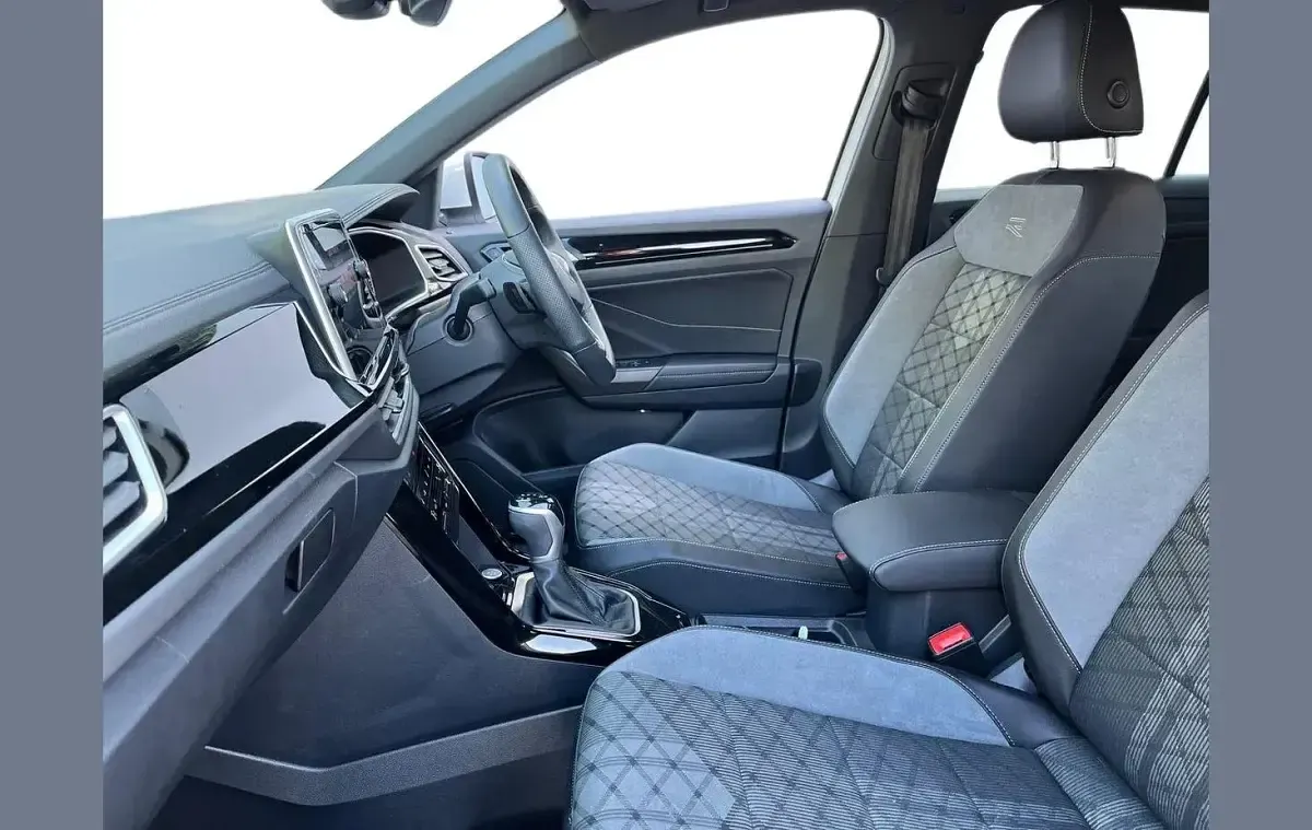 Used VW T-Roc R-line 150 HP (110 kW) 2025 White SUV