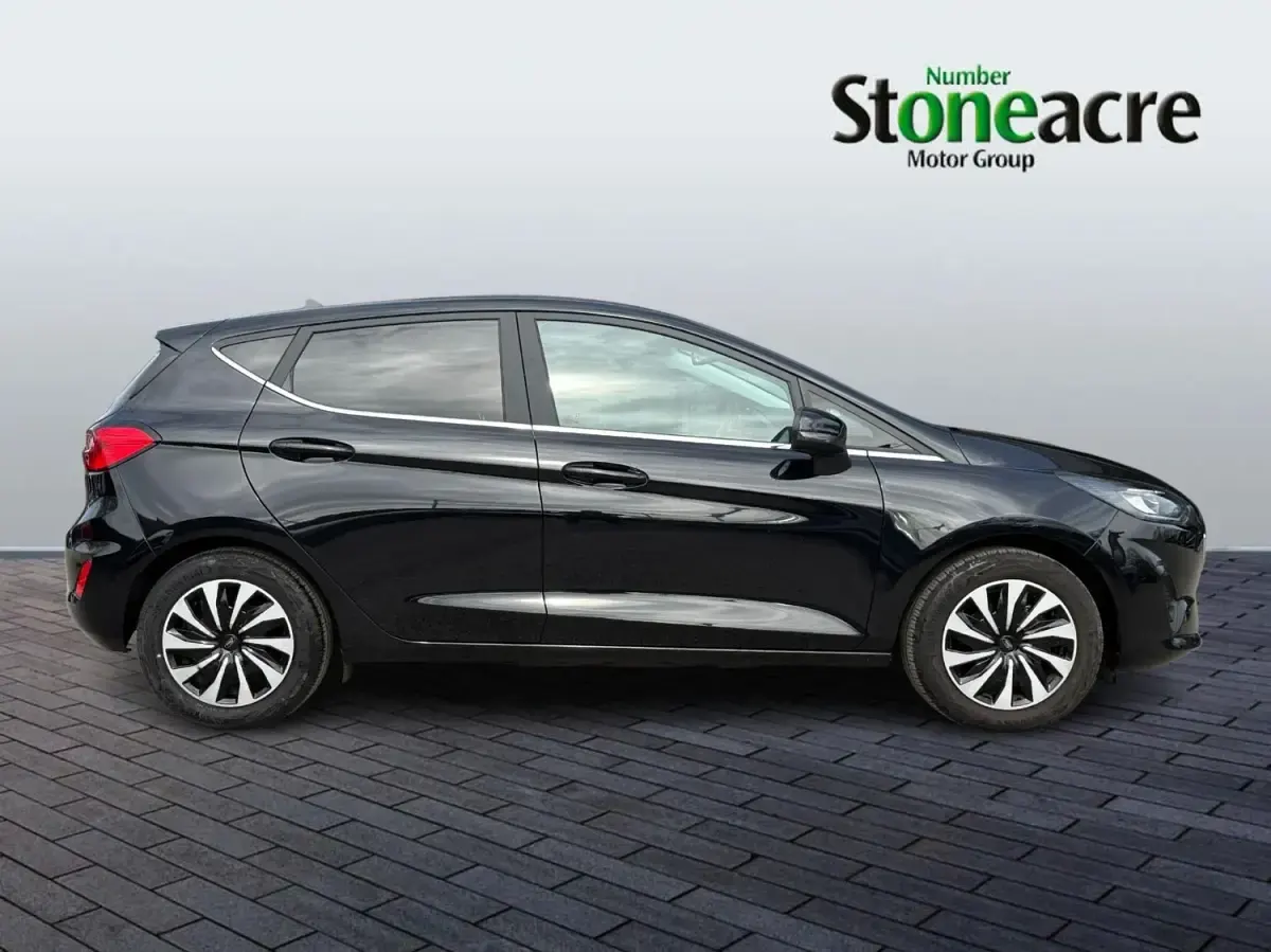 Begagnad Ford Fiesta Titanium 100 HK (73 kW) 2022 Svart Halvkombi