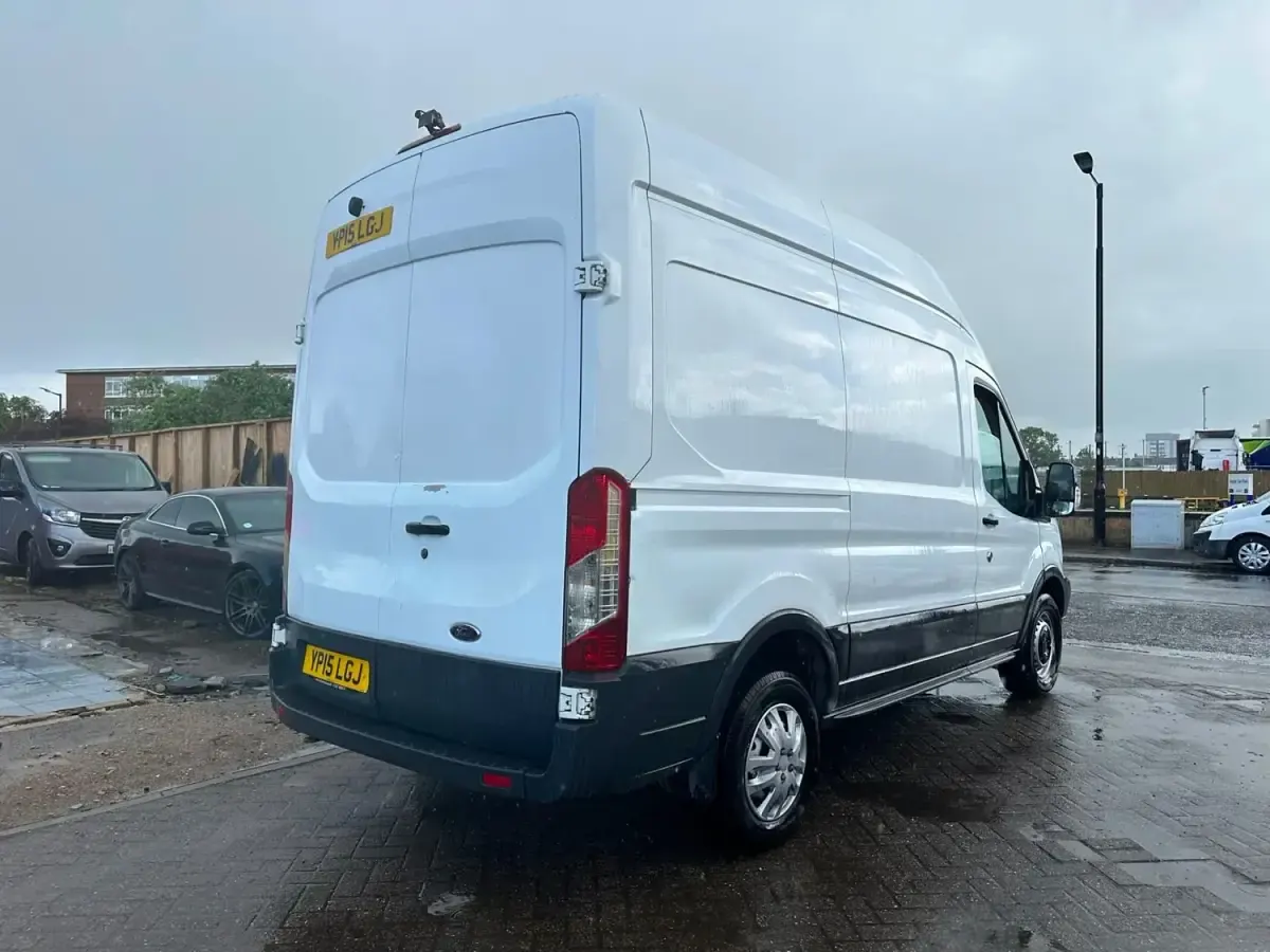 Usado Ford Transit 125 HP (91 kW) 2015 Branco Van