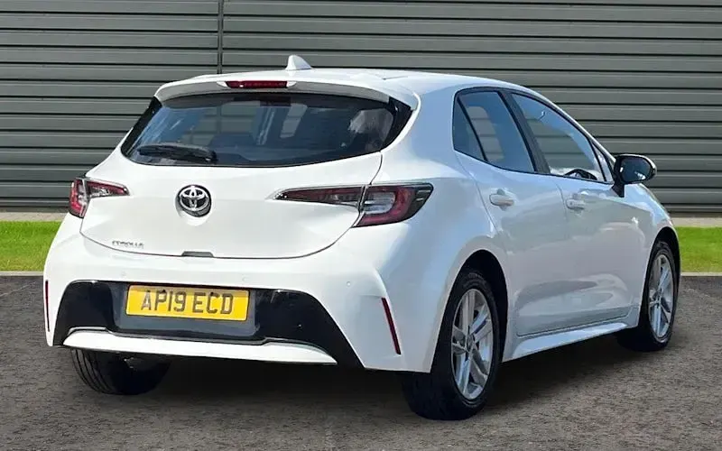 Used Toyota Corolla 116 HP (85 kW) 2019 White Hatchback
