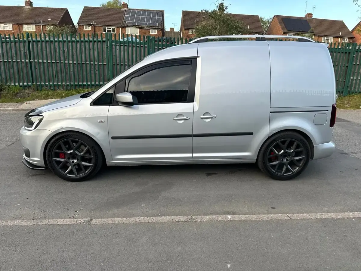 Usado VW Caddy Highline 102 HP (75 kW) 2014 Prateado Monovolume