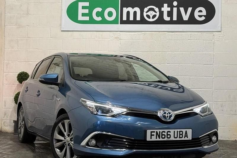 Used Toyota Auris Hybrid 136 HP (100 kW) 2016 Blue Hatchback