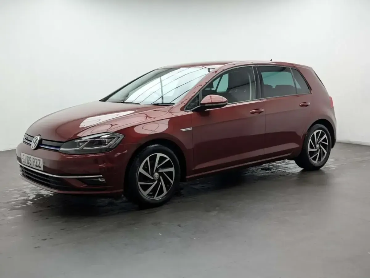 Usado VW Golf VII Edition 130 HP (95 kW) 2020 Vermelho Citadino
