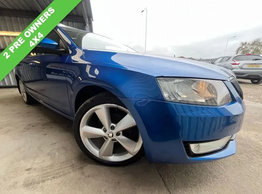 Used Skoda Octavia Elegance 184 HP (135 kW) 2014 Blue Hatchback