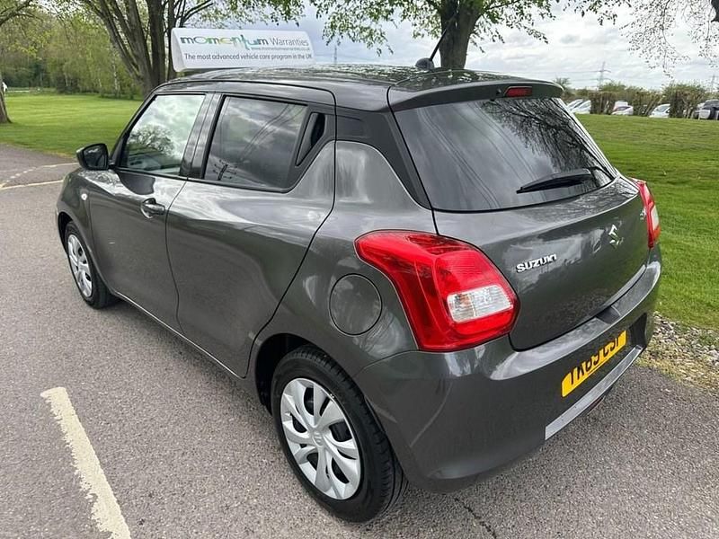 Usado Suzuki Swift SZ3 90 HP (66 kW) 2019 Cinzento Citadino