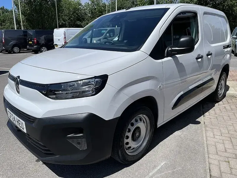 Used Citroën Berlingo 101 HP (74 kW) 2024 White MPV