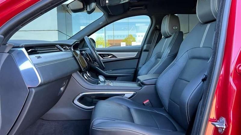 Second-hand Jaguar F-Pace R-Dynamic 204 CP (150 kW) 2022 Roșu SUV