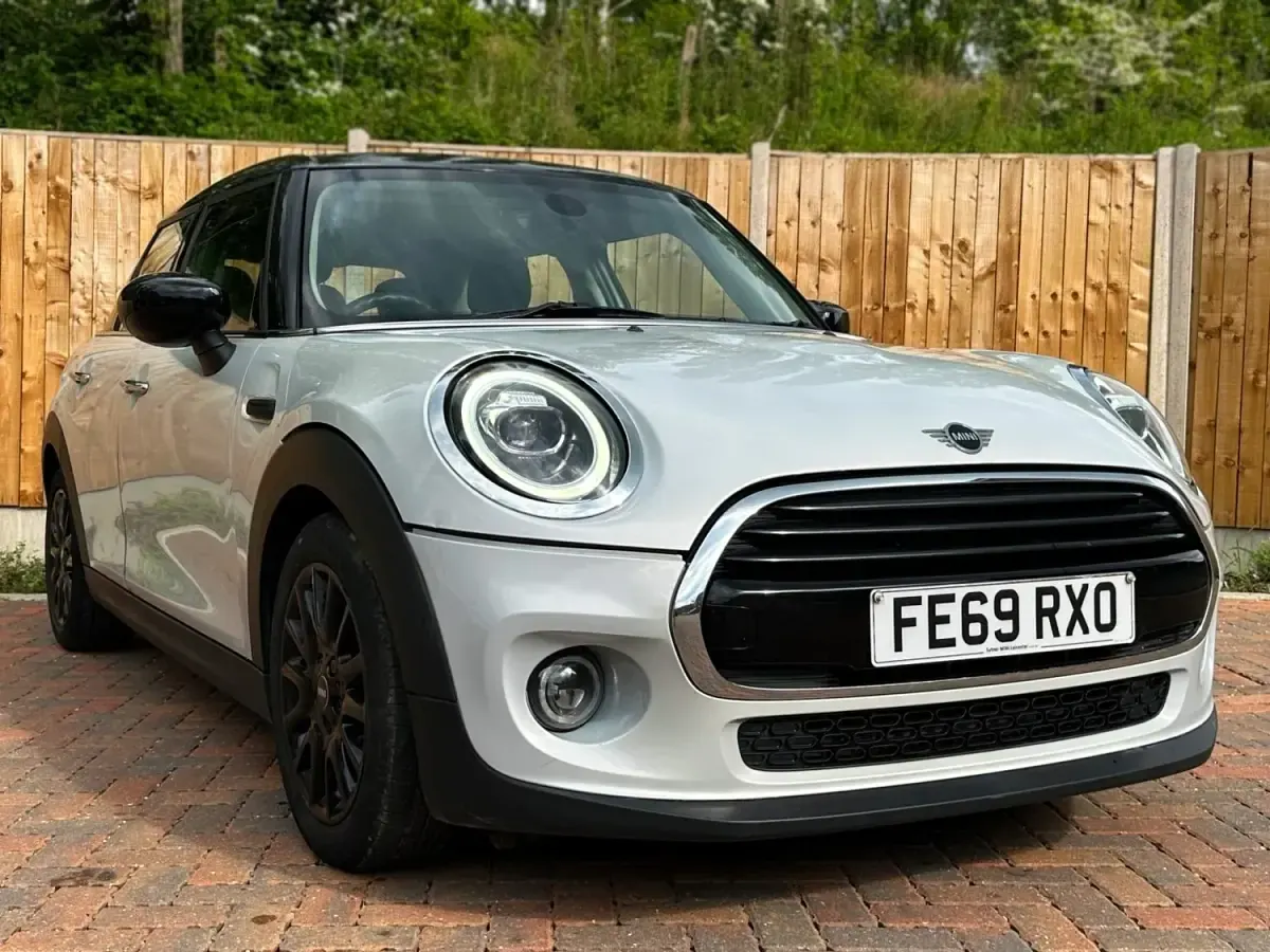 Używany Mini Cooper Classic 2019 Srebrny Hatchback