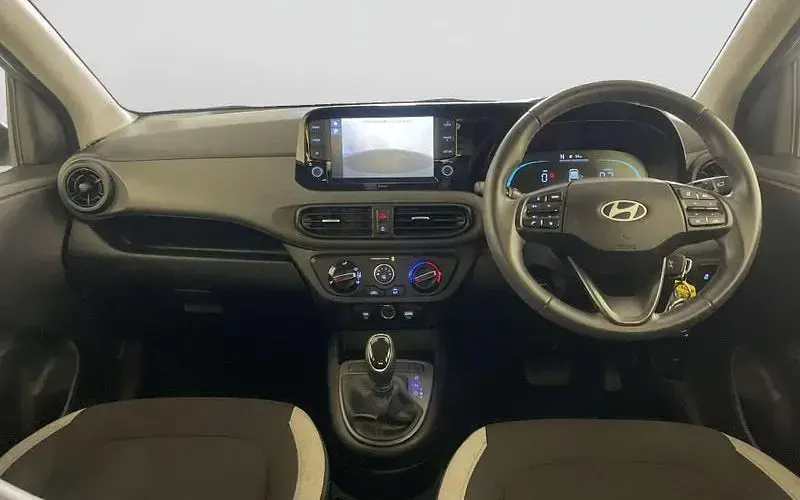 Used Hyundai i10 Advanced 67 HP (49 kW) 2024 Green Hatchback
