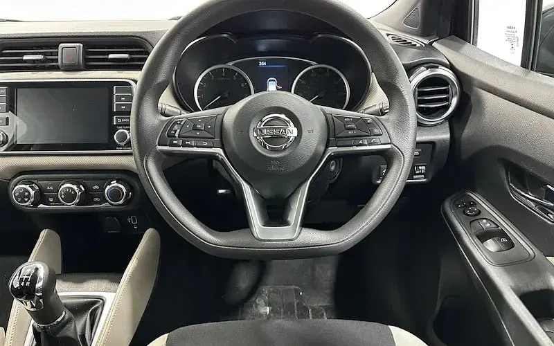 Used Nissan Micra Acenta 90 HP (66 kW) 2019 Black Hatchback