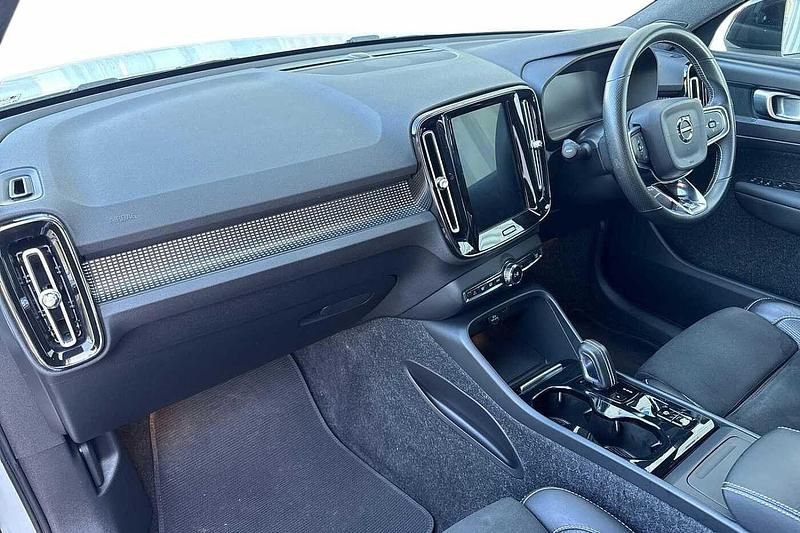 Used Volvo XC40 R-Design 150 HP (110 kW) 2018 White SUV