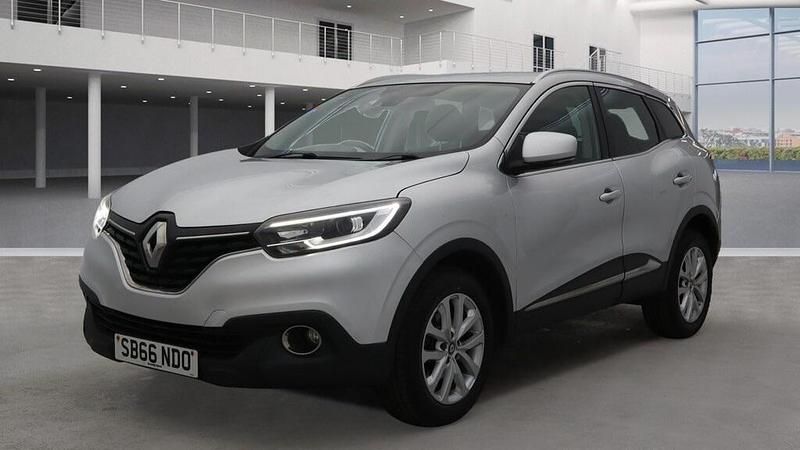 Silver Used 2016 Renault Kadjar Dynamique SUV | £7,250 (Fair price) - Image 1/4