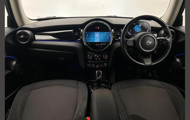 Used Mini Cooper Classic 134 HP (98 kW) 2024 Silver Hatchback