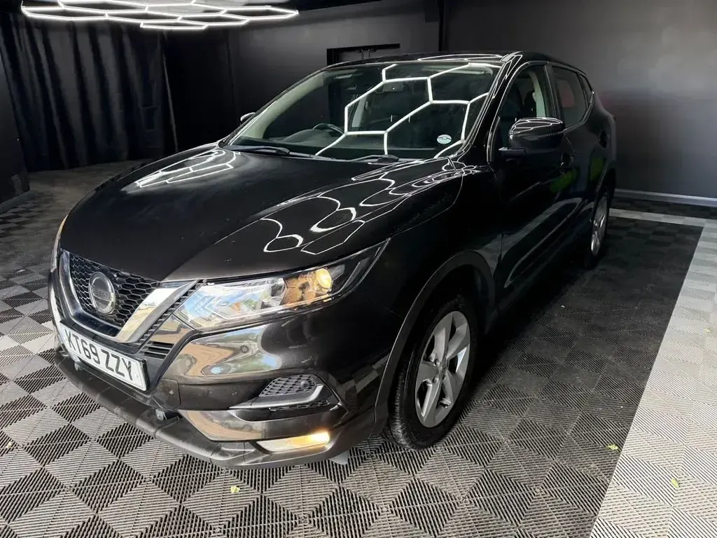 Used Nissan Qashqai Acenta Premium 160 HP (117 kW) 2020 Black SUV