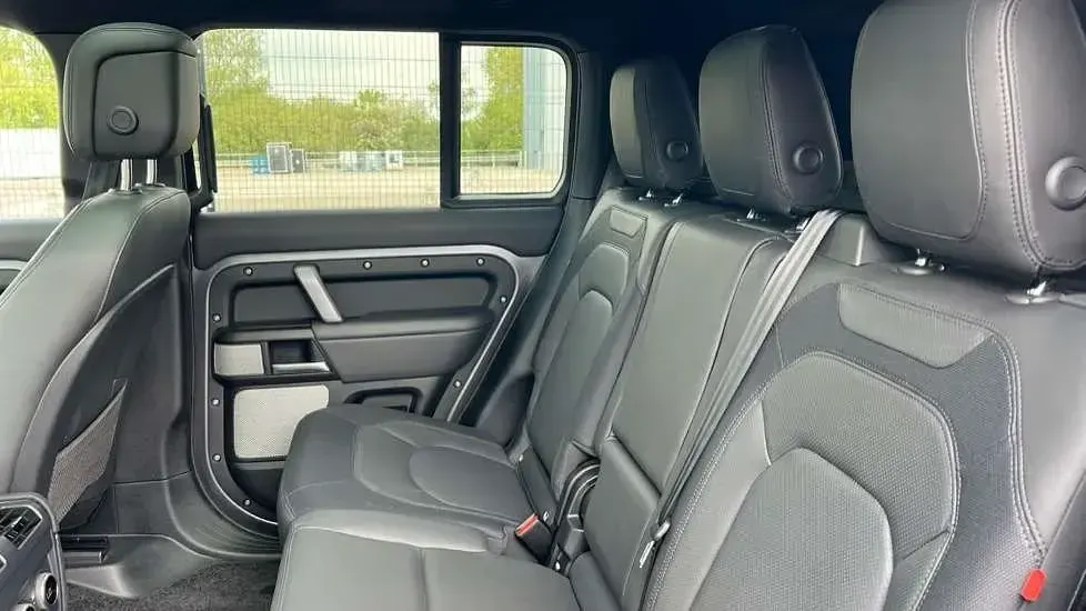 Used Land Rover Defender 300 HP (220 kW) 2024 Grey SUV