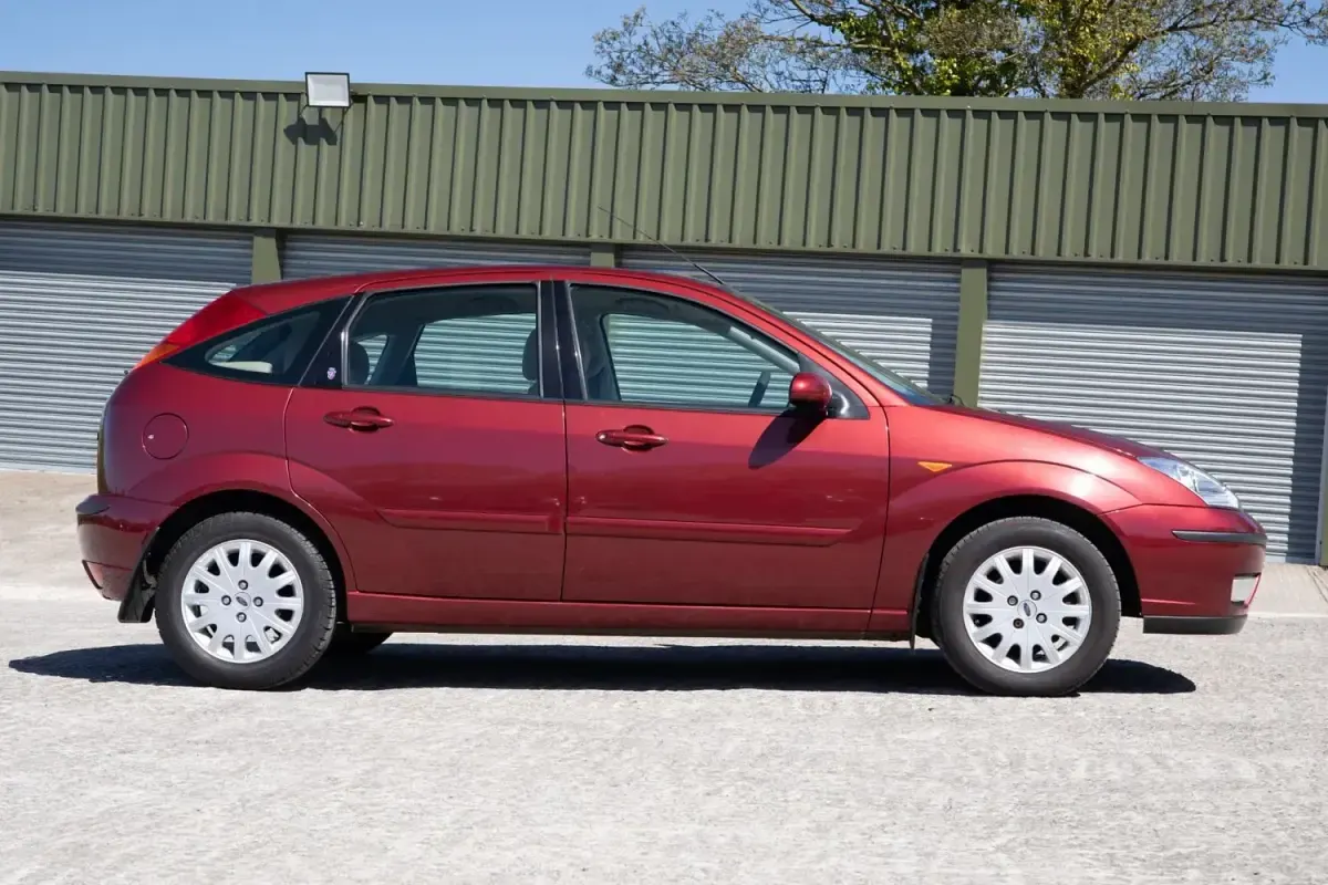 Usado Ford Focus Ghia 2002 Vermelho Citadino