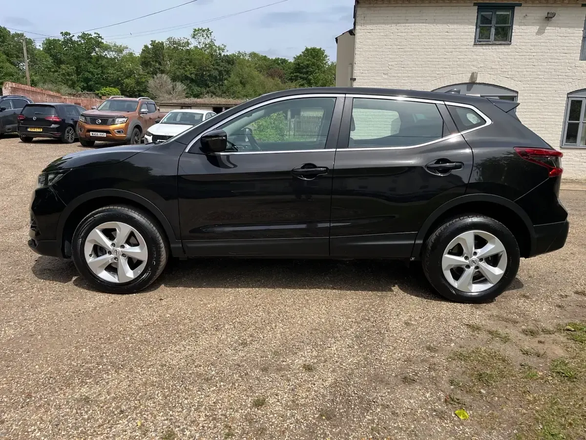 Used Nissan Qashqai Acenta Premium 115 HP (84 kW) 2019 Black SUV