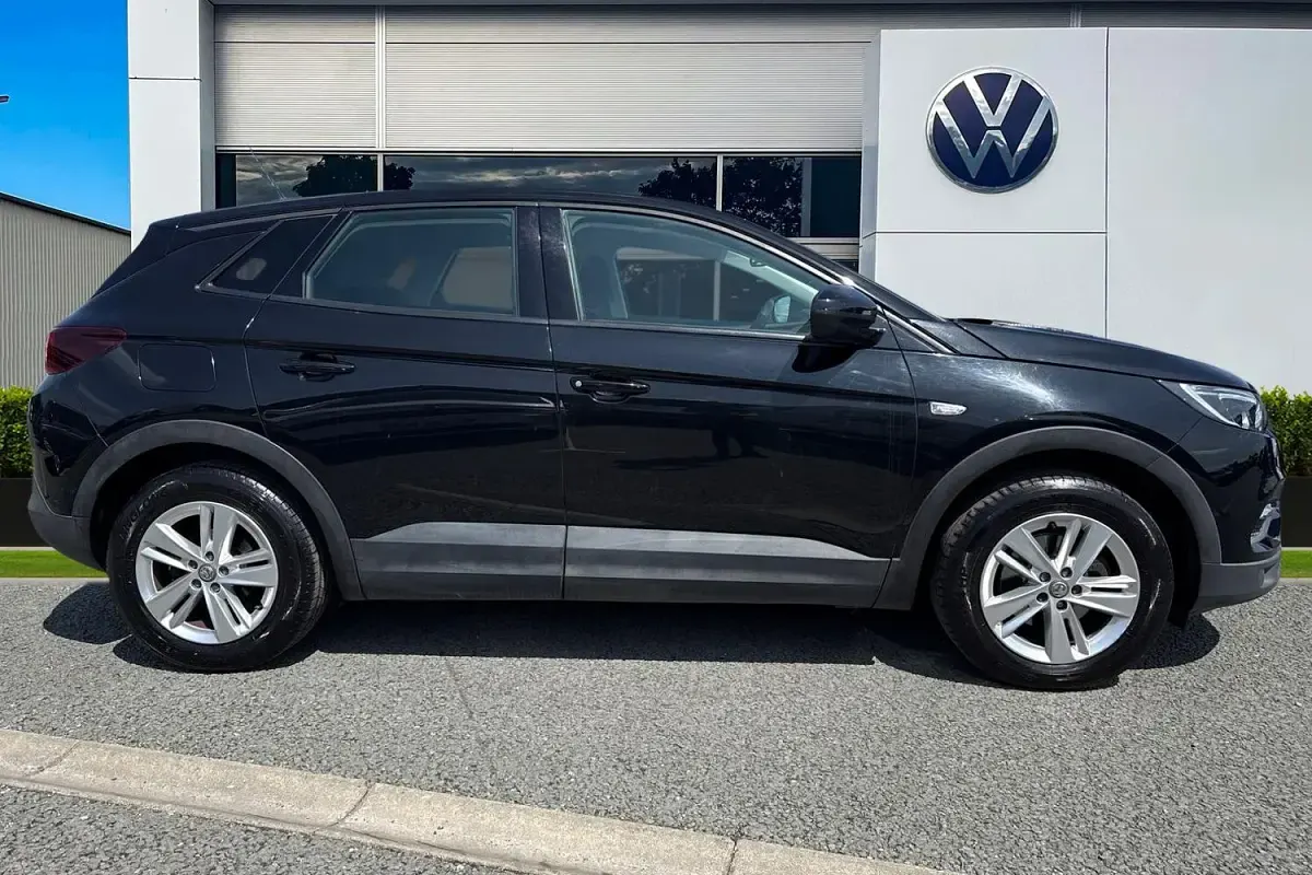 Used Vauxhall Grandland X S 120 HP (88 kW) 2018 Black SUV