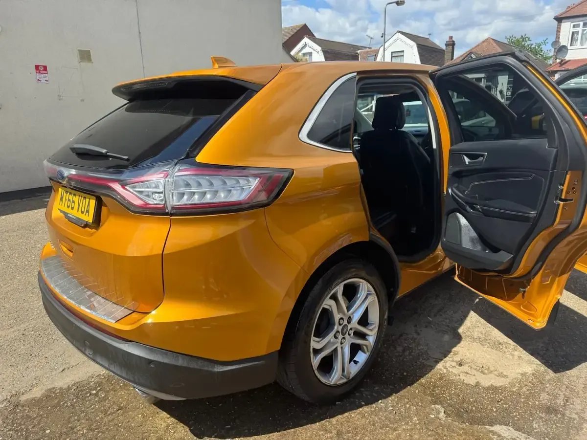Used Ford Edge Titanium 210 HP (154 kW) 2016 Orange SUV