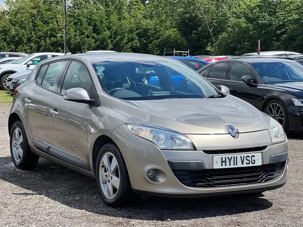 Used Renault Mégane III Dynamique 2011 Beige Hatchback