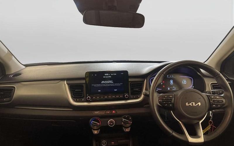 Usado Kia Stonic 99 HP (72 kW) 2025 Preto SUV