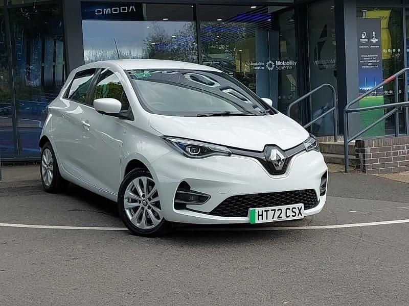 White Used 2022 Renault Rapid SE Hatchback | £12,298 (Fair price) - Image 1/4