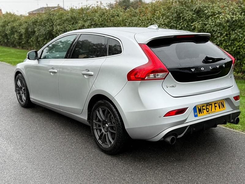 Used Volvo V40 R-Design Pro 152 HP (111 kW) 2017 Silver Hatchback