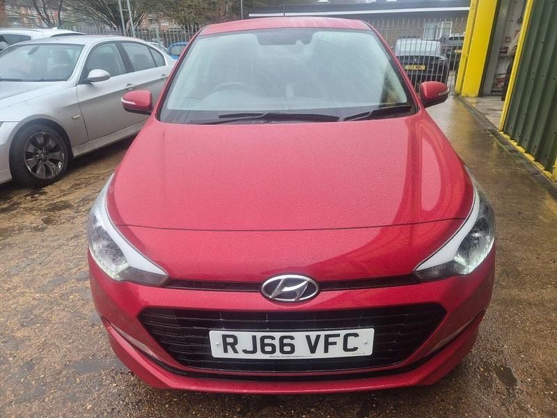 Used Hyundai i20 Premium 2016 Red Hatchback