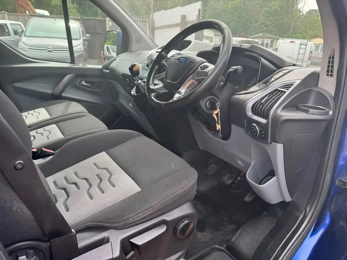 Used Ford Transit Custom Limited 130 HP (95 kW) 2017 Blue Van