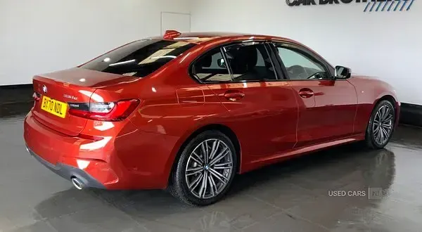 Begagnad BMW 330e M Sport 2021 Orange Sedan
