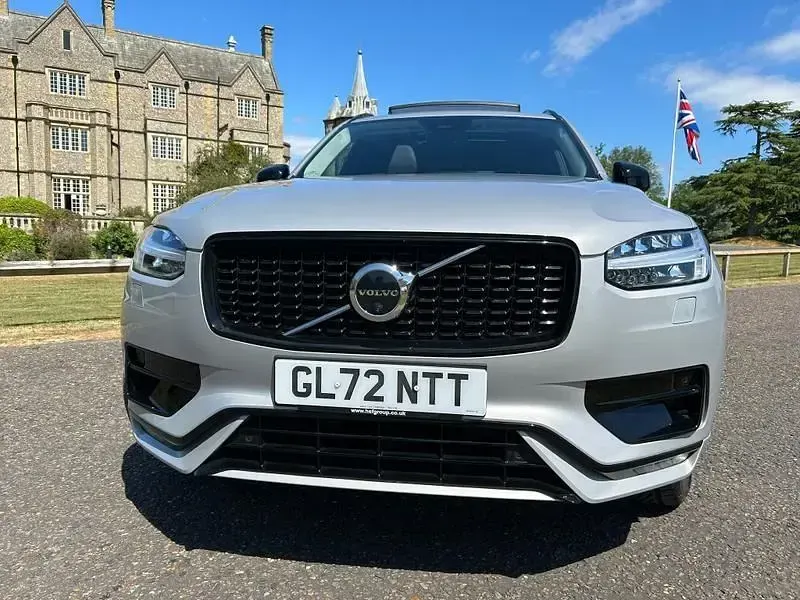 Używany Volvo XC90 Plus 250 KM (183 kW) 2023 Srebrny SUV