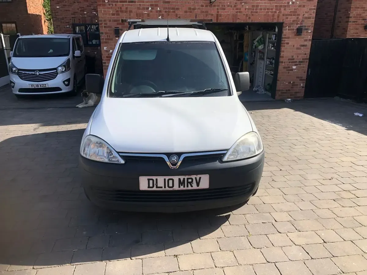 Used Vauxhall Combo 75 HP (55 kW) 2010 White MPV