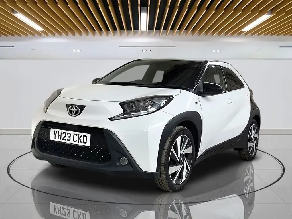 Used Toyota Aygo X 72 HP (52 kW) 2023 White SUV