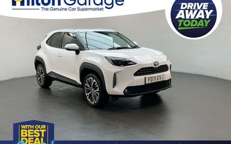 Used 2024 Toyota Yaris Hybrid Estate | £21,650 (Good price) - Image 1/4