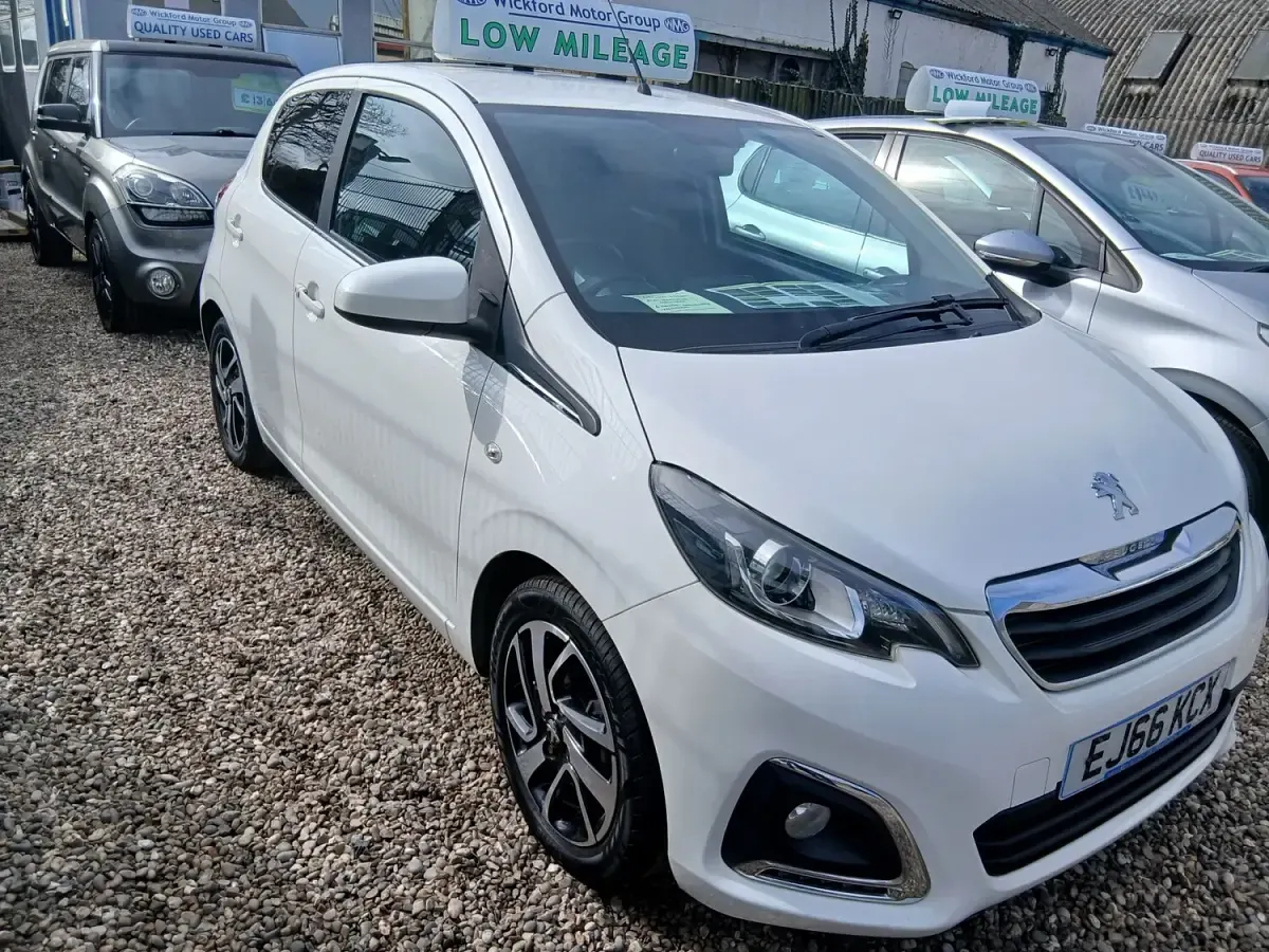 Used Peugeot 108 Allure 82 HP (60 kW) 2016 White Hatchback