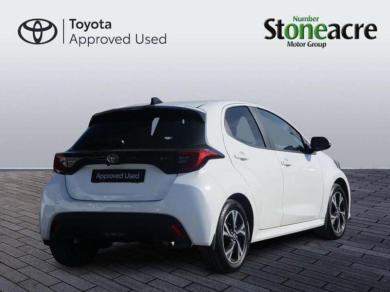 Used Toyota Yaris Hybrid Design 113 HP (83 kW) 2025 White Hatchback
