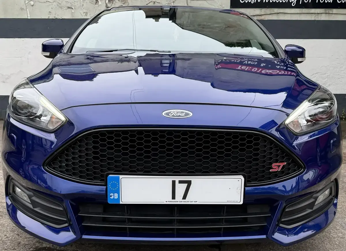 Used Ford Focus ST 250 HP (183 kW) 2017 Blue Hatchback